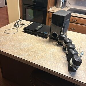 LG 3-D Blu-ray DVD player with surroundsound &  HDMI & fiber optic cables. Wired